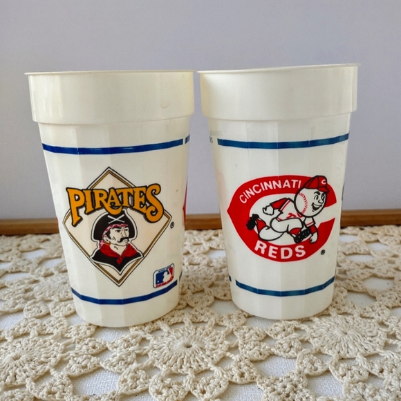 Vintage 1990 NLCS Plastic Cups - Picture 2 of 8